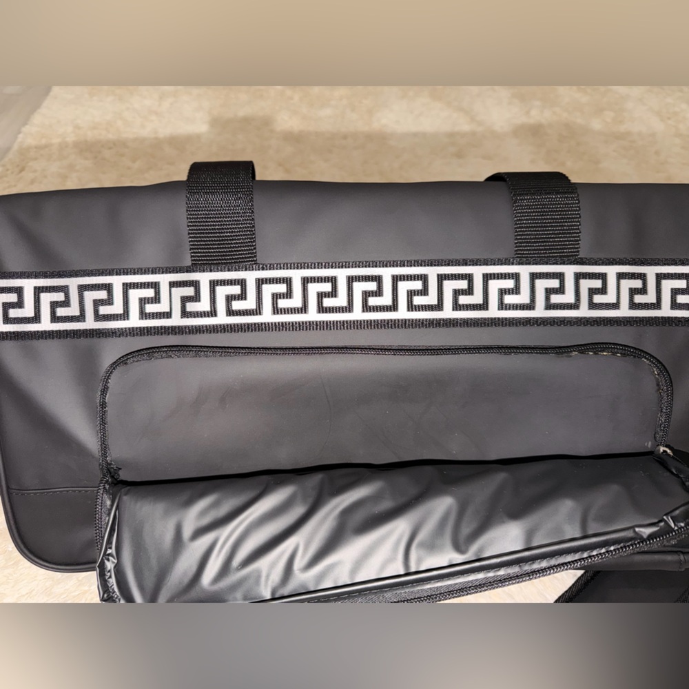 ⚡️Versace Black and White Duffel Bag⚡️ - Picture 7 of 7